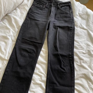 Weekday Voyage Jeans - Snygga jeans från Weekday. Storlek 28/32. Knappt använda