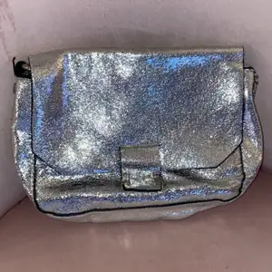 Silver väska från Zara