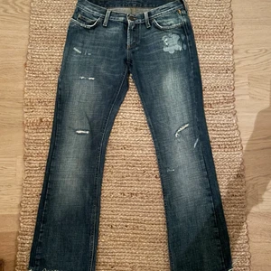lågmidjade jeans - måsye tyvärr sälja min favvo jeans pågrund av att dom har blivit försmå :( så fina & så sköna!! jag är själv 164 för referens och dom är perfekt i längd. buda bara om ni är seriösa!