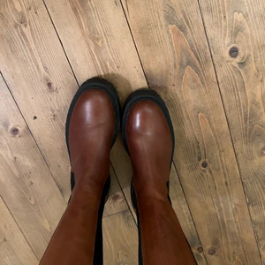 Boots  - Säljer dessa snygga boots från Bianco köpta för 1500kr men kommer ej till användning.. väldigt bra skick!!! 
