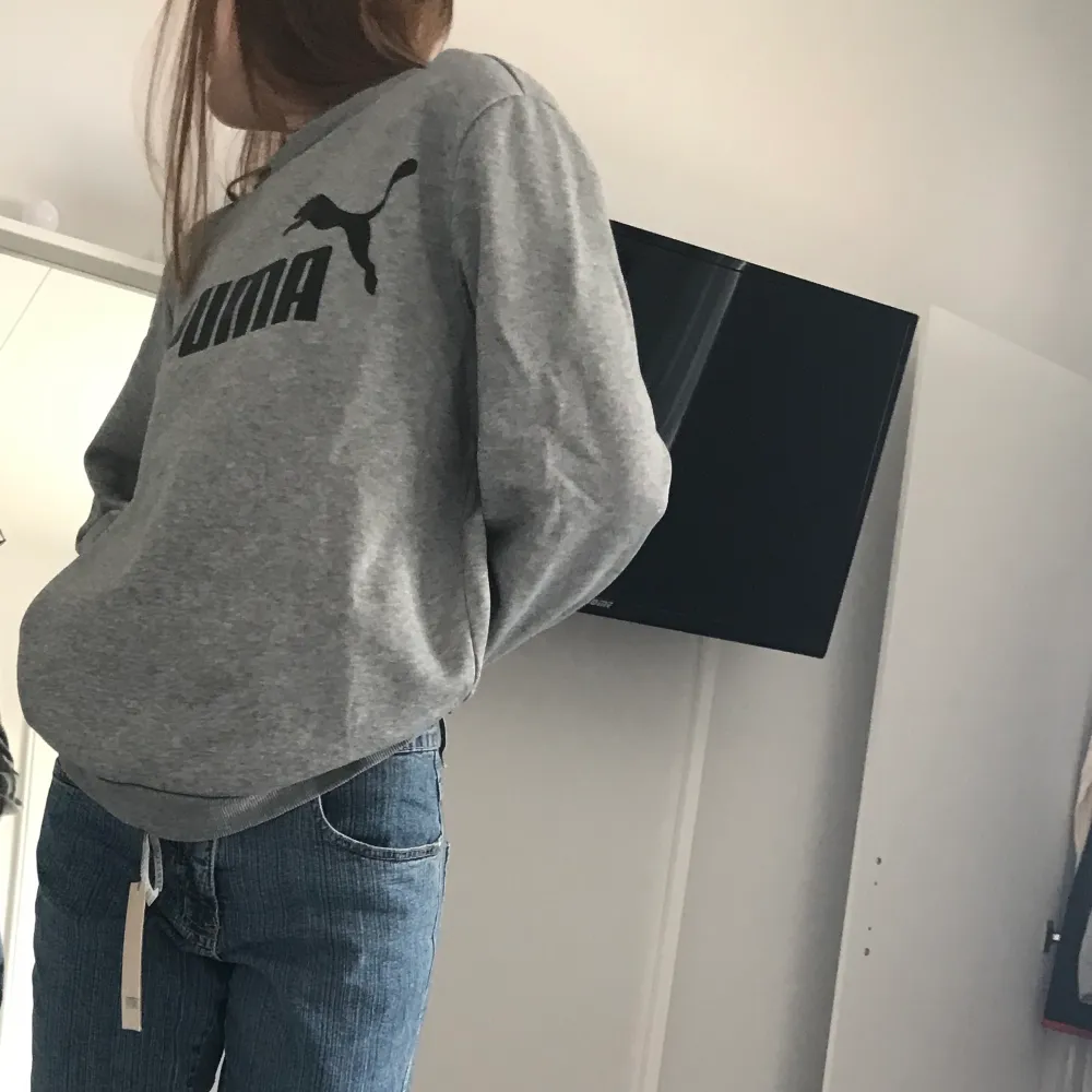 Jättefin grå puma sweatshirt. (Finns fler bilder de är bara att skriva!). Tröjor & Koftor.