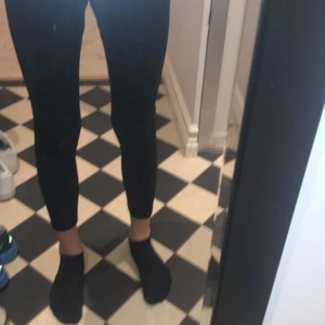 Svarta tights/träningsbyxor - Svarta tights/träningsbyxor, Pris kan diskuteras💗 Köparen betalar frakten❤️❤️