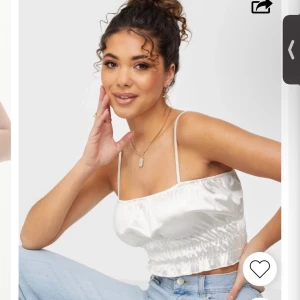 Gulligt linne - Säljer detta linne fast i blått! Har aldrig använt det så väldigt fint skick❣️ storlek s 