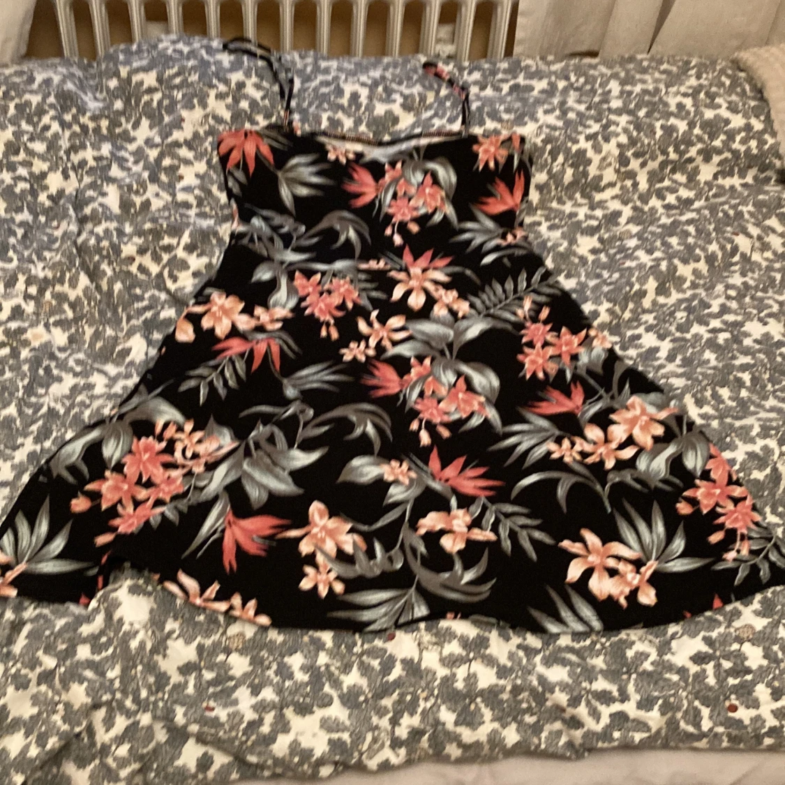 Klänning i fint material  - 90