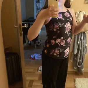 Fint träningslinne för barn. - Ett fint träningslinne i storlek 146-152 använt typ 2 gånger.