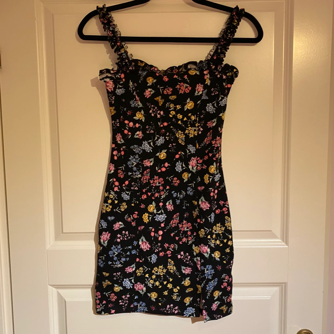 Superfin klänning med slits vid låret - 90