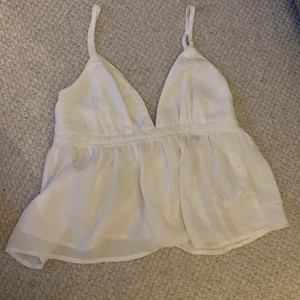 Vittopp  - Vittopp från bikbok. Storlek xs. Köpare står för frakt. 