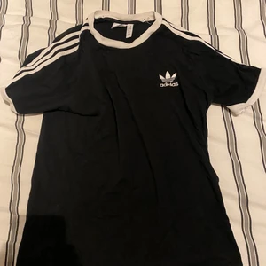 ADIDAS tshirt - Adidas tröja jag aldrig använder så säljer den istället:)