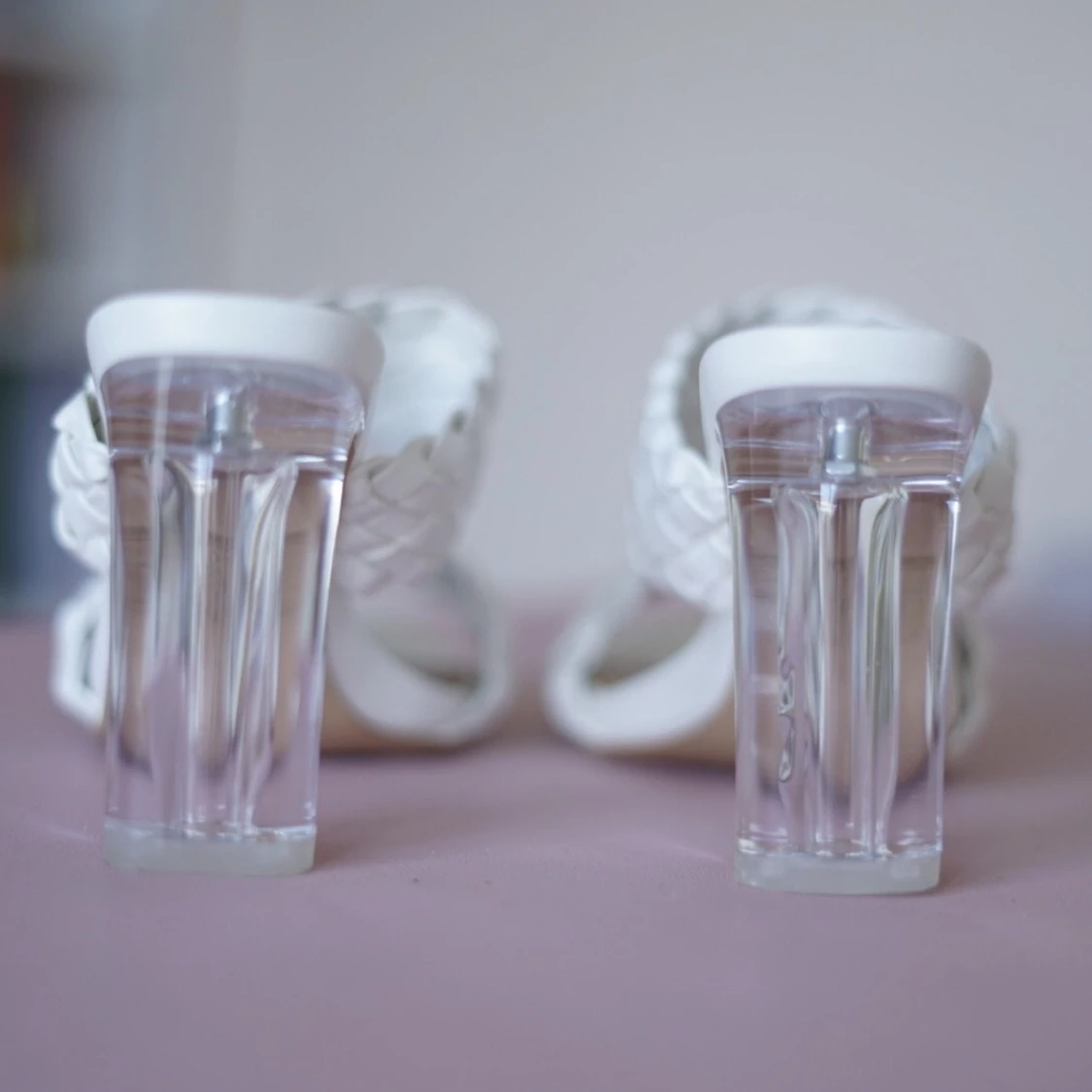 Vita flätade klackskor - 91