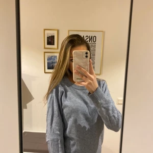 Ljusblå tröja - Jättefin ljusblå, lite varmare tröja från Vila. Säljer då jag inte använder den längre tyvärr💙