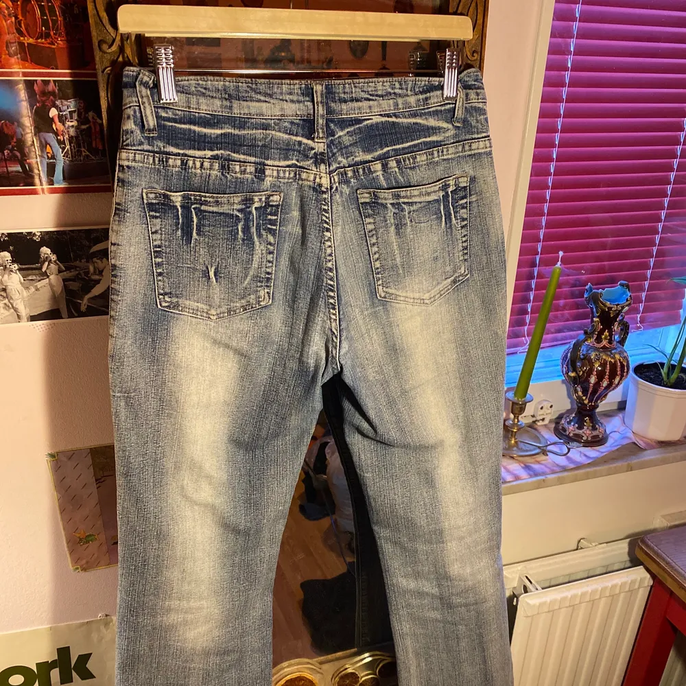 Så coola lågmidjade jeans! Stretchiga så passar många storlekar! o bra skick🌟. Jeans & Byxor.