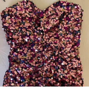 Paljett topp  - Säljer min paljett topp från Zara som enbart är använd en gång💓💗