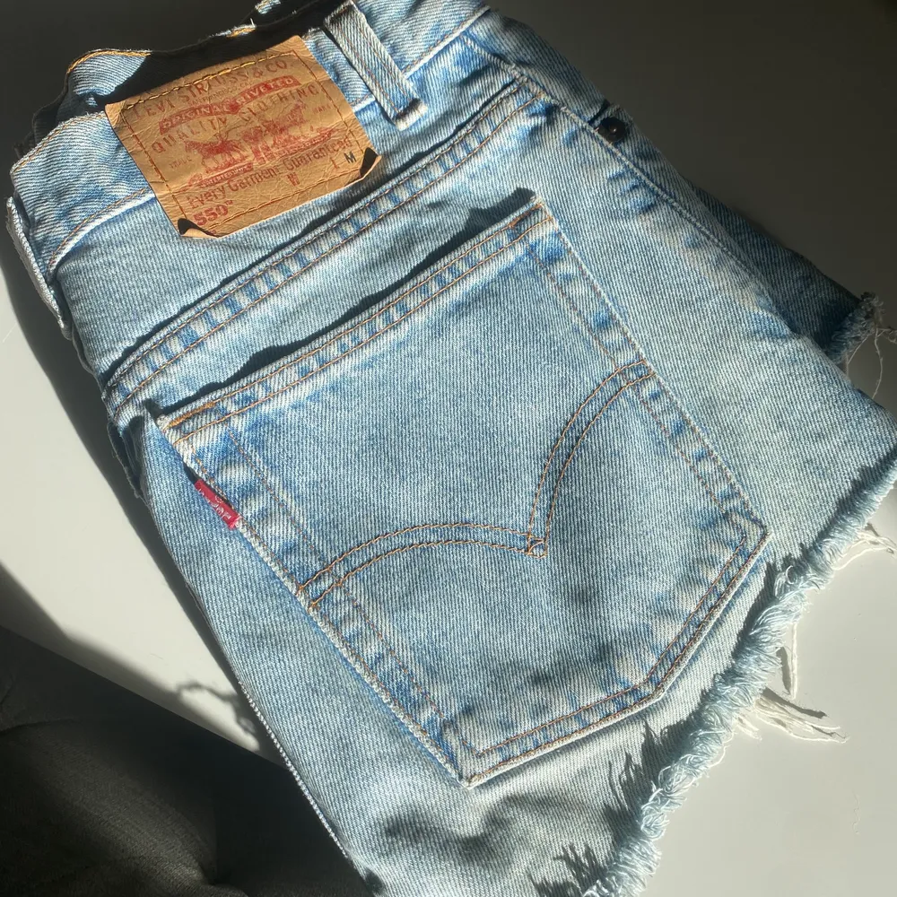 Jeansshorts från Levis 🤍 Bud på 180, köp direkt för 200. Köpare står för frakt!. Shorts.