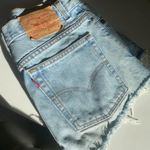 Levis shorts - Jeansshorts från Levis 🤍 Bud på 180, köp direkt för 200. Köpare står för frakt!