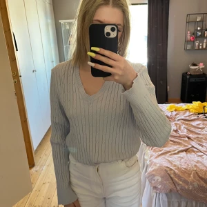 Märkes tröja jätte fint skick  - Jätte fin HAMPTON REPUBLIC tröja den är i fint skick 