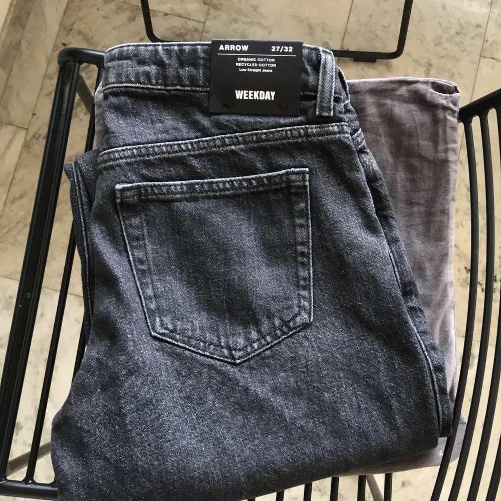 Aldrig använda och lappen är kvar 💘 Storlek 27/36-38 och längd 32 👌🏻 Köp direkt för 400kr 💞💞. Jeans & Byxor.