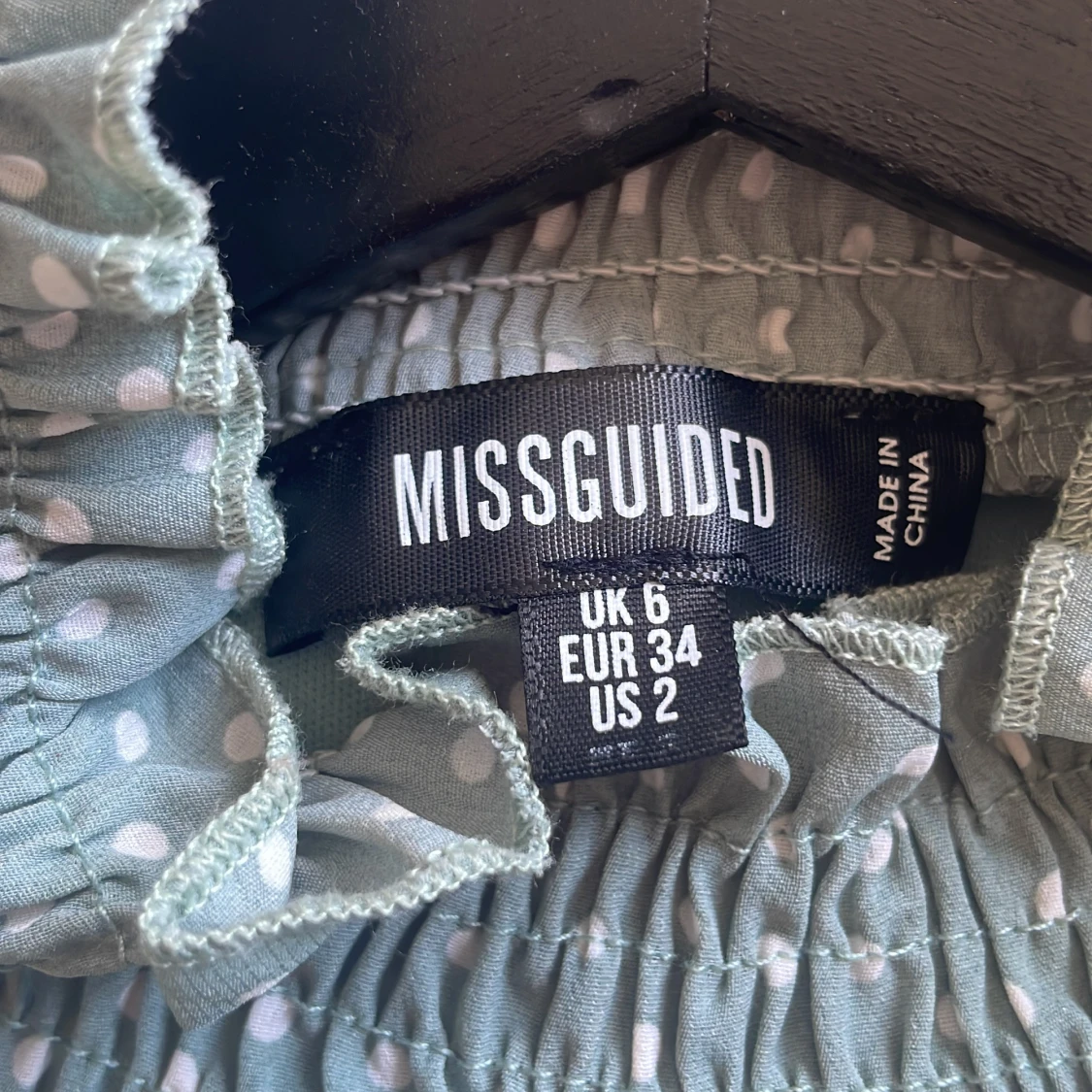 Prickig klänning - 91