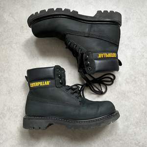 Caterpillar boot stl 39. condition 8/10 (mindre scratch framtill på ena skon, kan skicka fler pics på begäran) 