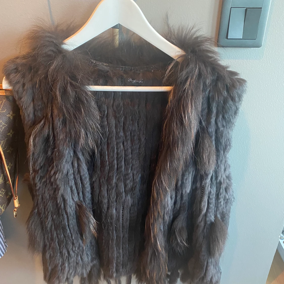 Mörkbrun pälsväst  - 90