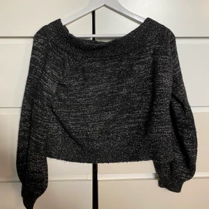 Glittrig din tröja  - Skön Glittrig tröja i bra skick 