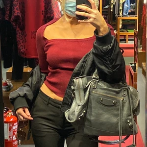 Så fin vinröd tröja!! - Jättepopulär vindröd tröja i storlek S, från asos!! Är helt slutsåld 💖💖 