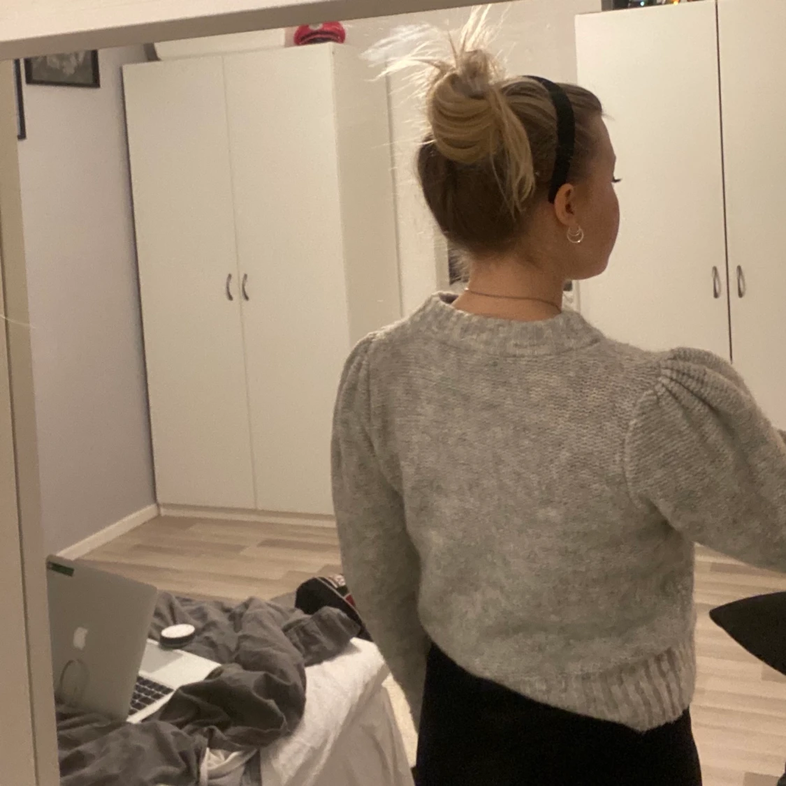 Stickad tröja med lite puffarmar😍 - 90