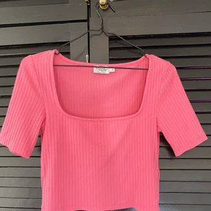 Rosa topp - Snygg rosa topp från NA-KD😍
