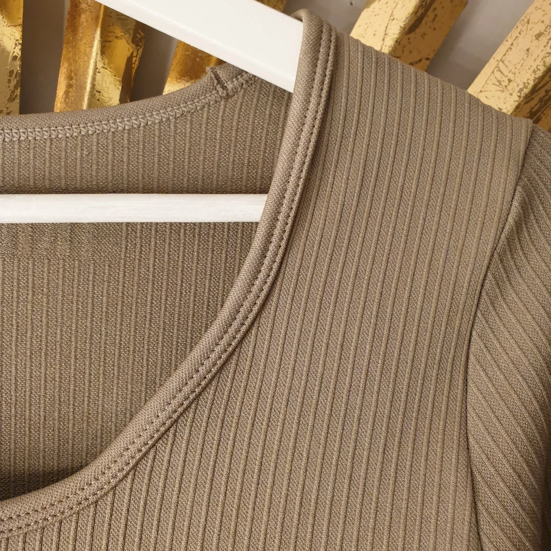 Croppad ribbad tröja i nyskick,  aldrig kommit till användning  - 91