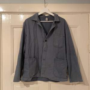 Blå fransk workwear jacka. Passar storlek S/M. 