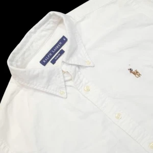 RALPH LAUREN Skjorta vit strl S - Ralph Lauren skjorta Mycket fint skick Storlek: S Längd: 66cm Bredd: 47cm x2 Frakt: spårbart brev Mvh
