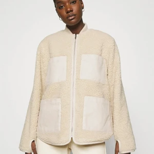 Catin wester  - Jätte fin jackafrån carin wester. Storlek 36   Frakten ingår  Skriv endast om du är intresserad!!!!!