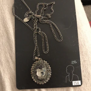 Halsband  - Alldrig använt,från en mystery bag  Kostar i vanliga fall 149kr