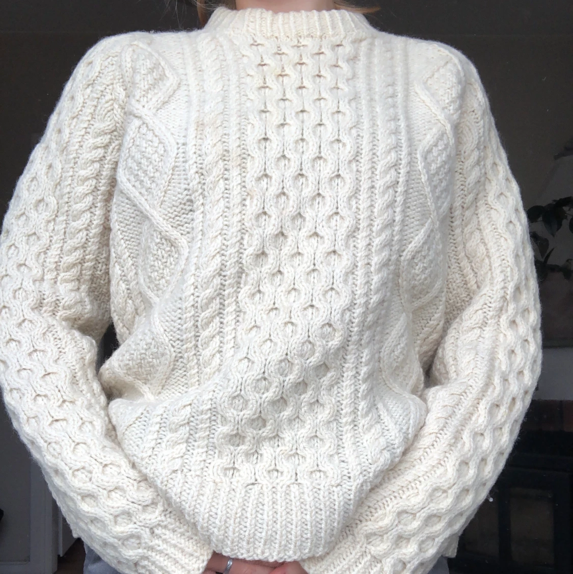 Vit stickad tröja