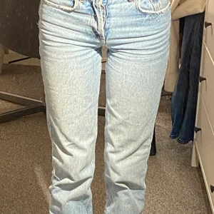 Zara Jeans - Säljer nu mina zara midrise jeans då dom inte andvänds så mycket längre💕  