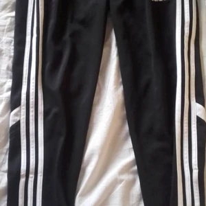 Adidas  - Fina addisas tränings byxor L