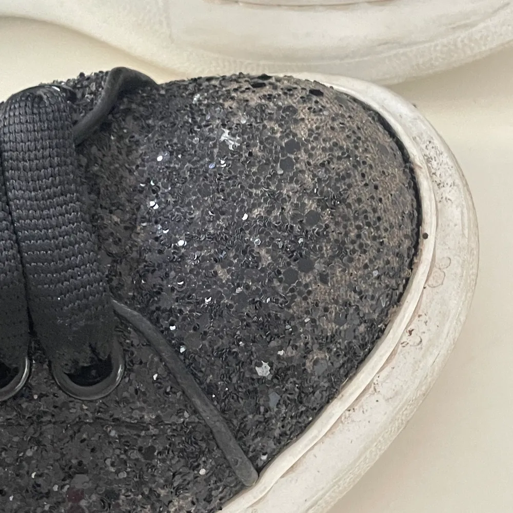 Supercoola Sneakers fr Alexander Mcqueen Svarta glitter Orginella Fräscha!. Skor.