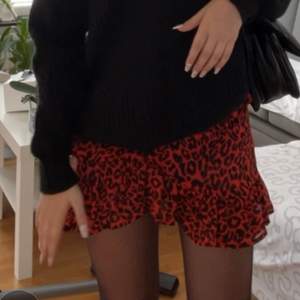 As fet och snygg röd leopard kjol, spicysar upp en outfit 🌶🥰🤩❤️