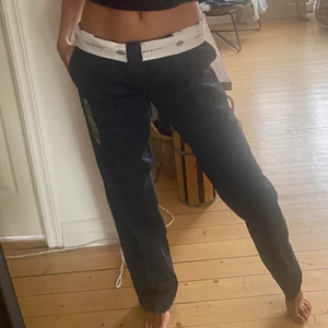 Nya dickies byxor - Helt nya med lapparna kvar! Straight Slim Nypris 649kr Har även dessa i storlek W33/L32 (dom på bilden)   