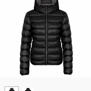 Colmar jacka - ❗️OBS tryck ej på köp nu❗️Perfekta jackan inför vinter, köpt och använd förra vintern men säljer eftersom jag vill köpa en annan jacka💕 ny pris: 4990kr. Jag betalar frakten❤️‍🔥