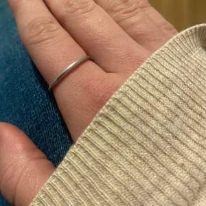 Simpel men klassisk handgjord ring (gör utifrån önskad storlek)… kund står för frakt (15kr) 🌸🌸🌸