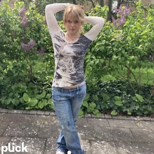 Tröja  - Tunn vit lång ärmad tröja. Aldrig använt. Bra skick. Skriv privat för fler bilder/frågor. Köpte står för frakten!💕