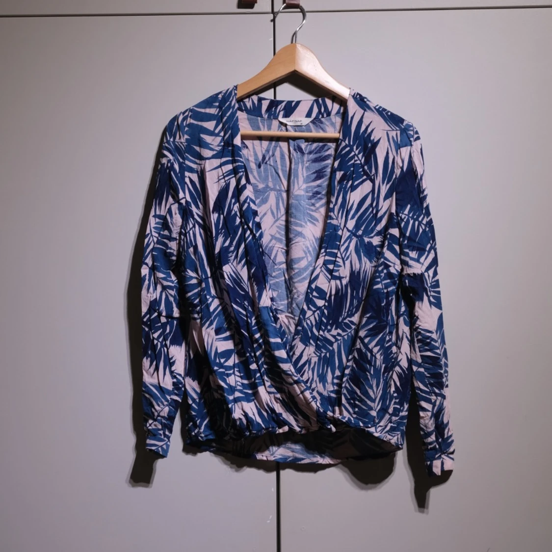 Blue/white blouse with palm design