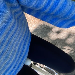 Stickad tröja  - Super fin randig stickad tröja. Lägger upp igen då någon tryckte köp direkt. Tryck INTE köp direkt. Kom privat istället❤️💕💗 Bud är bindande💞