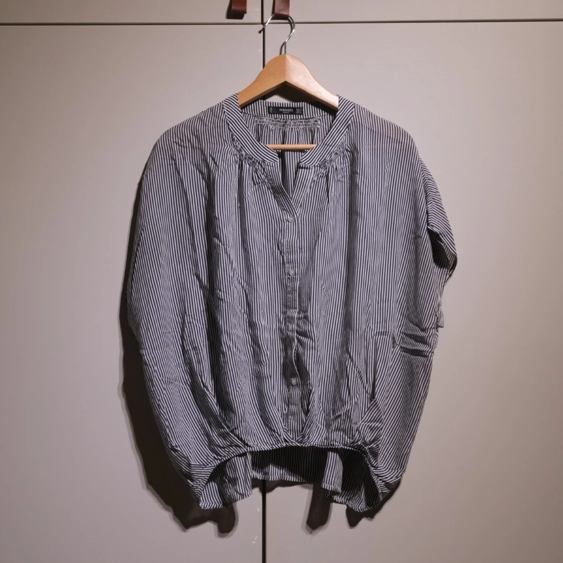 Blouse mango in blue and white striped