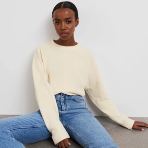 Stickad tröja - Stickad tröja från Gina Tricot. Fint skick, knappt använd. Storlek XS. Köparen står för frakten💗