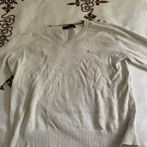 Park lane tröja,den har inga defekter men säljer den för att jag bytt stil💕 Kom dom för fler bilder vid intresse 