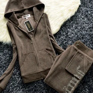 Juicy Couture - Säljer mitt juicy couture dress från Aliexpress. Säljer för 400 kr båda delarna! Aldrig använd. 