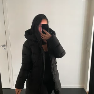 Cedrico jacka - • Knappt använd • Finns i storlek S och M • Pris kan diskuteras vid snabb affär