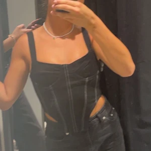 Topp  - Topp från zara, använd en gång! Storlek 32, är vanligtvis 34/36 men 32 passa mig 