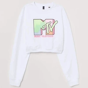 Sweatshirt  - En cropped sweatshirt från hm som nästan aldrig kom till användning. Kommer inte ihåg nypriset men jag säljer den för 80kr. Storlek S men funkar passar som xs🌸